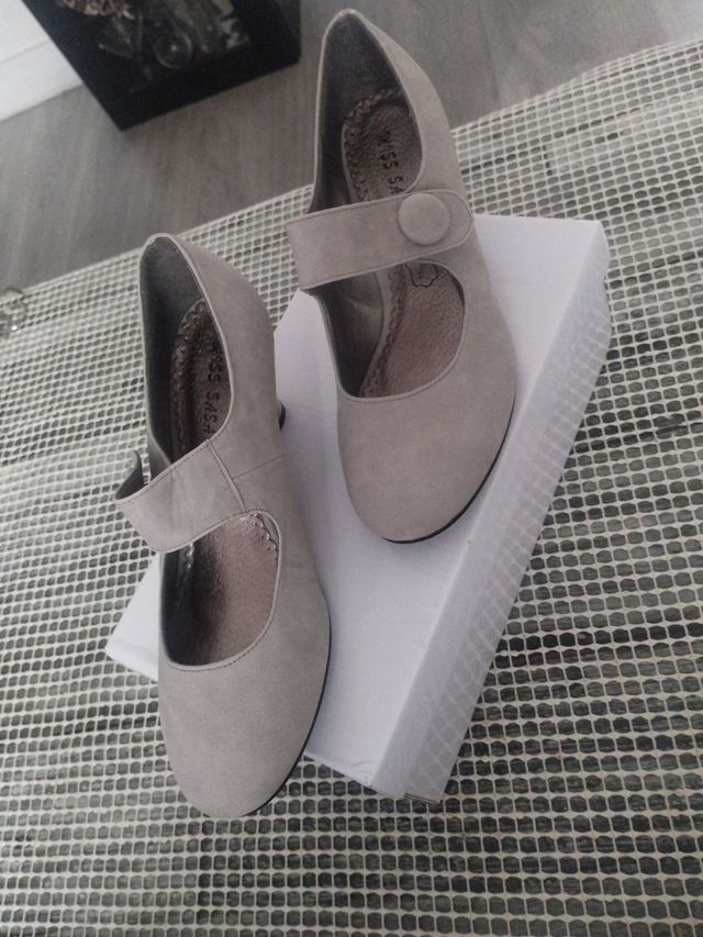 Zapatos de tacón Miss Sasha beige