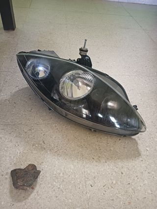 Pareja Faros Seat León MK2 BKD 1P