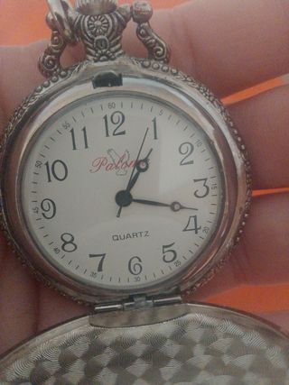 Reloj de bolsillo con caballos plateado
