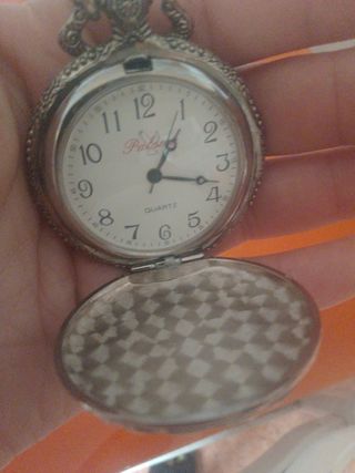 Reloj de bolsillo con caballos plateado
