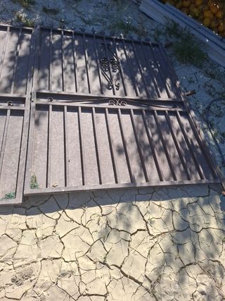 Portón de hierro de 2 hojas 3.30 ancho x 2.10 alto