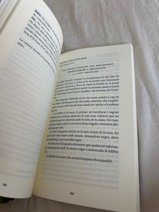 pack 4 libros, uno en Catalan 3 en castellano