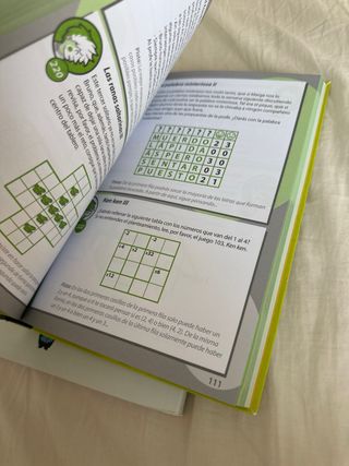 pack 4 libros, uno en Catalan 3 en castellano