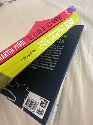 pack 4 libros, uno en Catalan 3 en castellano