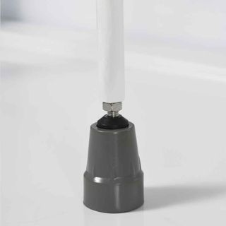 Silla de ducha plegable con patas y brazos