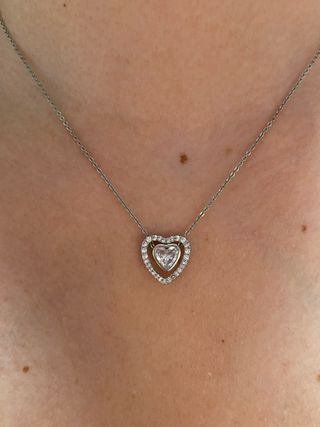 Collar Plateado de Corazón 