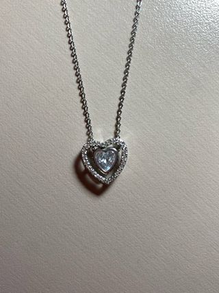 Collar Plateado de Corazón 