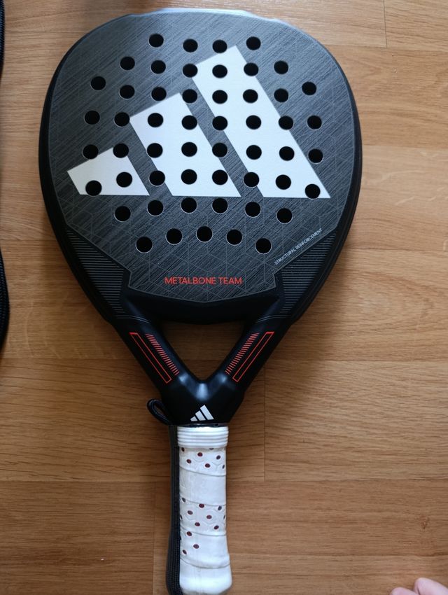 Pala AdidasMetalboneTeam 3.425 Regalo bote y funda