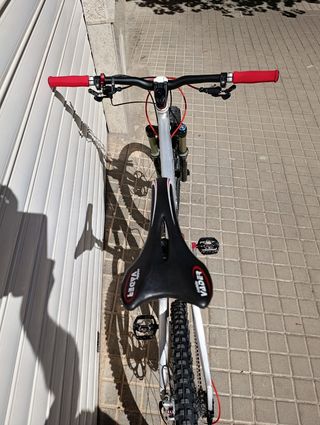 Bicicleta Enduro Santa Cruz Hecker.