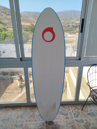 Tabla de surf azul con pad
