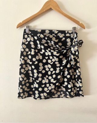 Falda pareo con estampado de margaritas