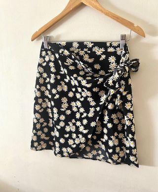 Falda pareo con estampado de margaritas