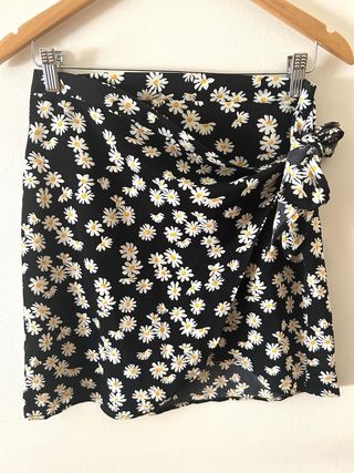 Falda pareo con estampado de margaritas