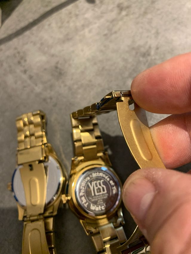 Reloj YES Dorado y Blanco vendo el par
