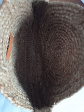 Bolso redondo de rafia