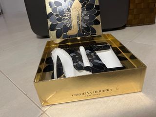 Caja Carolina Herrera Dorada  GOOD GIRL