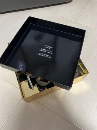 Caja Carolina Herrera Dorada  GOOD GIRL