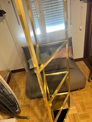 Vitrina Esquinera Metálica Dorada y Cristal