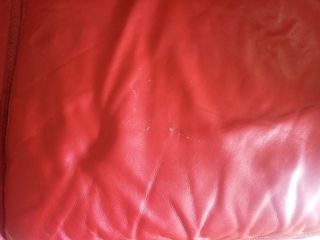 Sofá de piel rojo Ikea