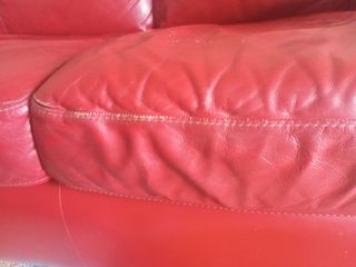 Sofá de piel rojo Ikea