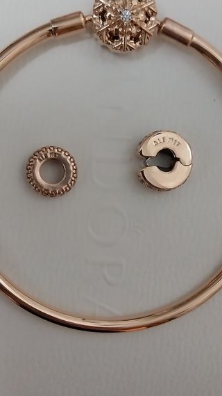 Pulsera Pandora Oro Rosa con Charms.