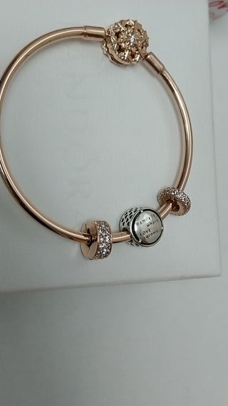 Pulsera Pandora Oro Rosa con Charms.