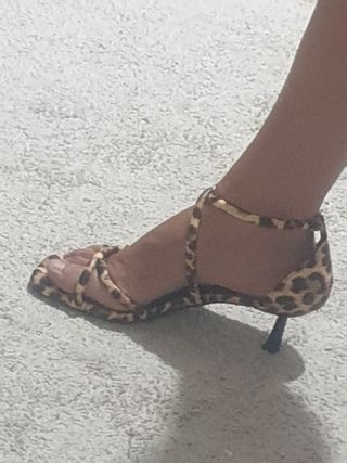 Sandalias animal print marrón y negro