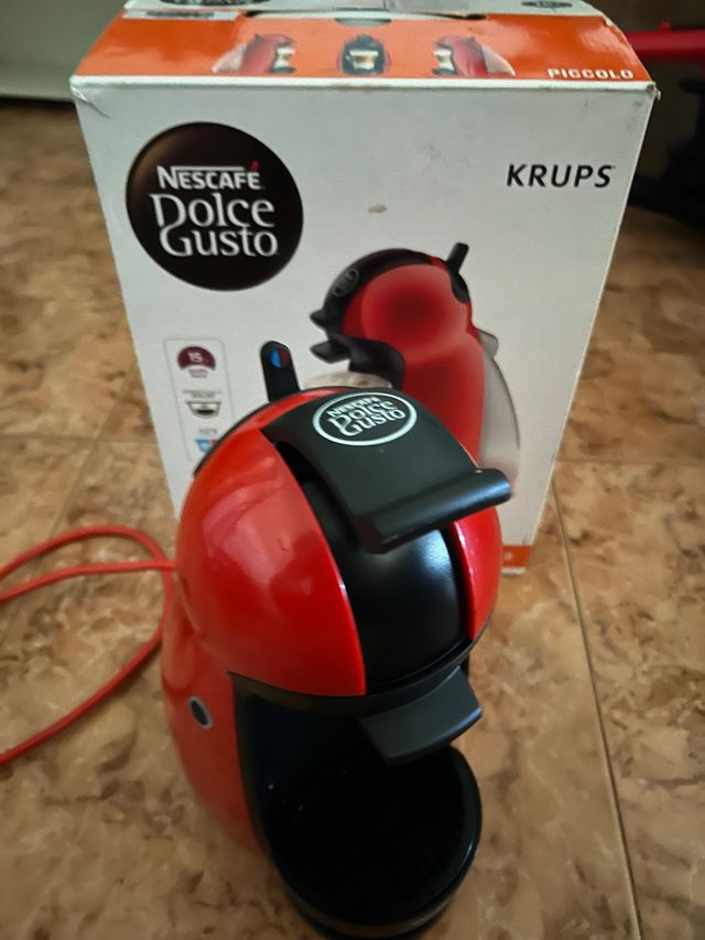 Cafetera Nescafé Dolce Gusto Roja.
