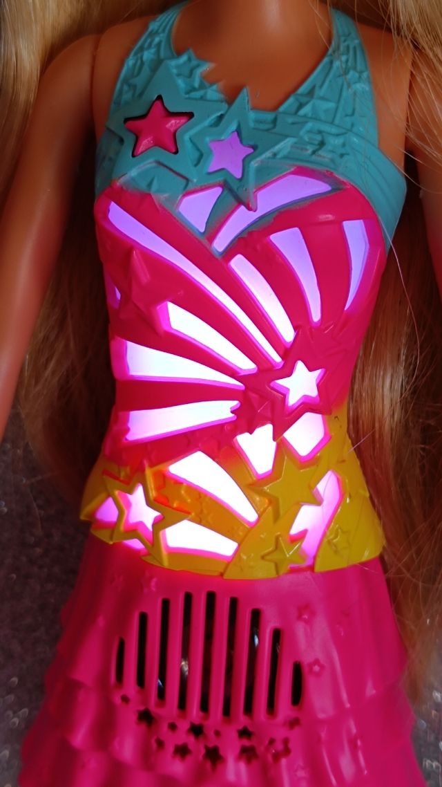 3 Barbies princesas, una canta y tiene luz