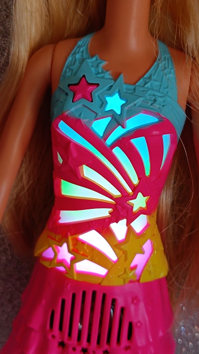 3 Barbies princesas, una canta y tiene luz