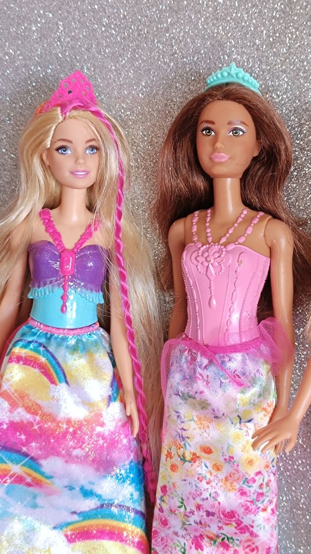 3 Barbies princesas, una canta y tiene luz