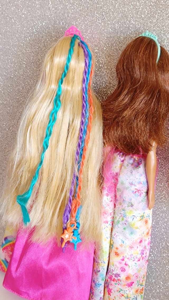 3 Barbies princesas, una canta y tiene luz