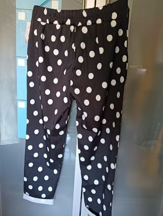 Pantalón Capri Lunares Pinzas Negro