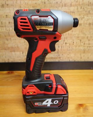 Atornillador Milwaukee M18 BID 4Ah 200Nm NUEVO