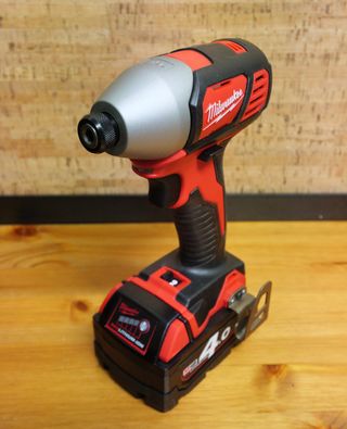 Atornillador Milwaukee M18 BID 4Ah 200Nm NUEVO