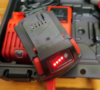 Atornillador Milwaukee M18 BID 4Ah 200Nm NUEVO