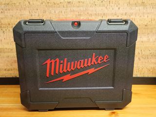 Atornillador Milwaukee M18 BID 4Ah 200Nm NUEVO
