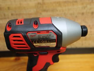 Atornillador Milwaukee M18 BID 4Ah 200Nm NUEVO