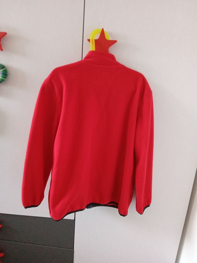 Chaqueta polar roja talla 9-10 años.