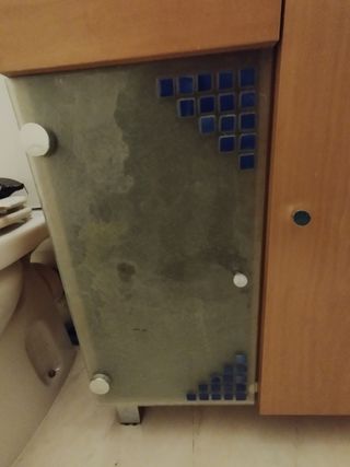 Lavabo con Mueble y Espejo y mueble auxiliar.