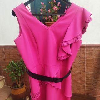 Vestido fiesta o evento, rosa con cinturón negro