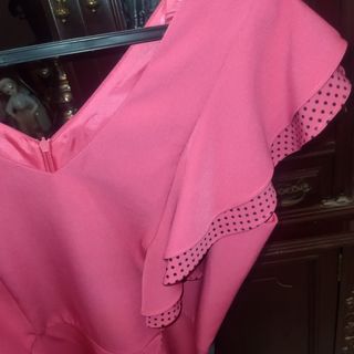 Vestido fiesta o evento, rosa con cinturón negro