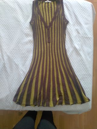 Vestido de punto con rayas marrones y verdes