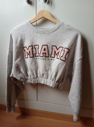 Sudadera Bershka gris cropped