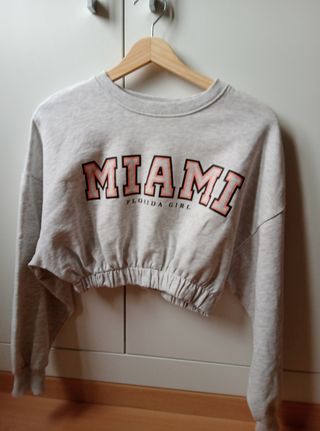 Sudadera Bershka gris cropped
