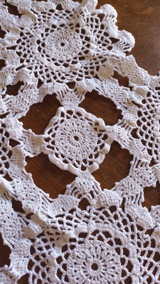 Centro tavola uncinetto quadrato bianco