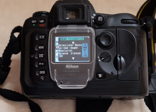 Cámara réflex Nikon D100