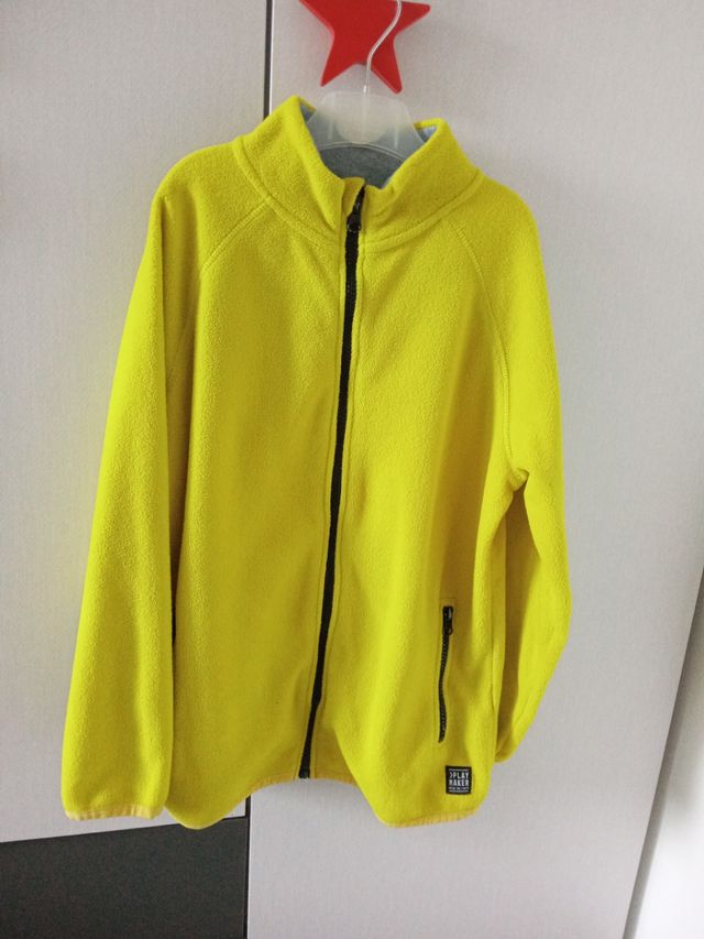 Chaqueta polar amarilla talla 9-10 años.