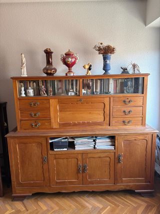 Armario de madera maciza