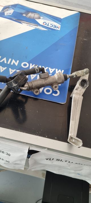 Pinza de freno trasera de moto